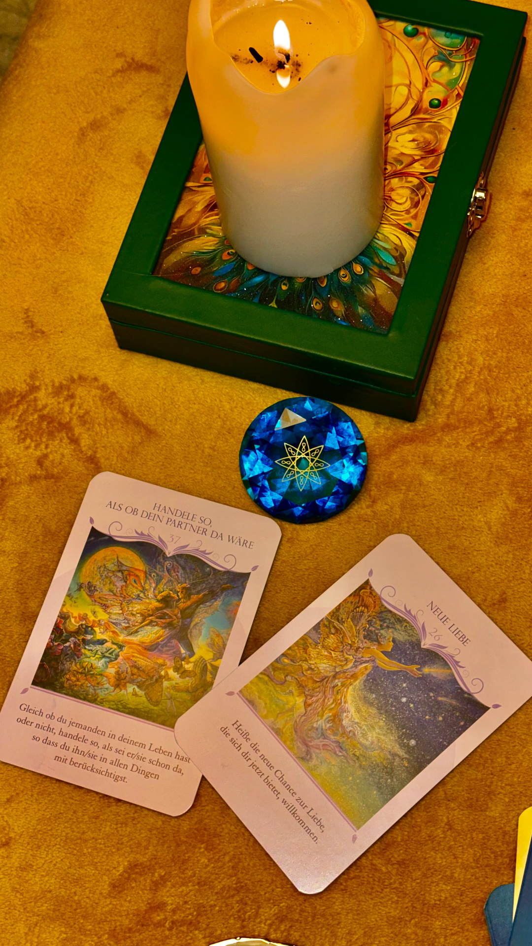 Tarot-Kartenset mit kunstvollen Illustrationen
